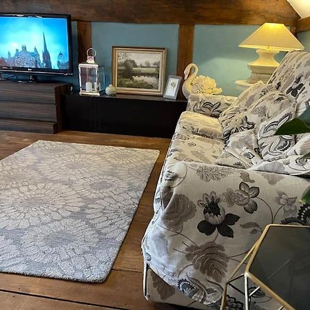 Stylish 2-Bed Cottage With Secure Parking Winforton Экстерьер фото
