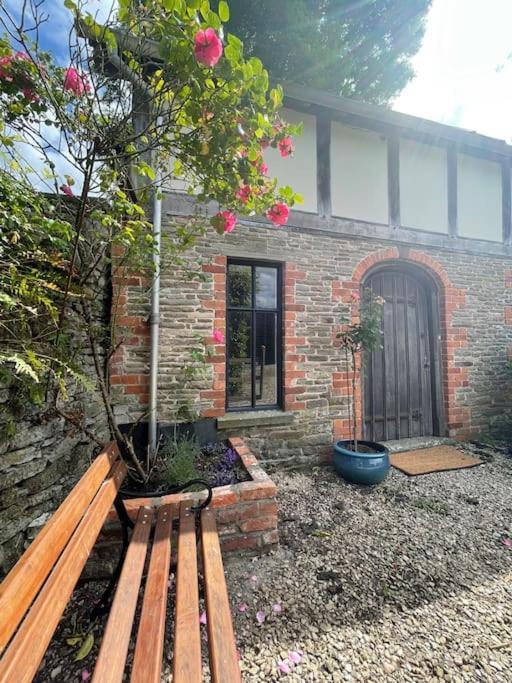 Stylish 2-Bed Cottage With Secure Parking Winforton Экстерьер фото