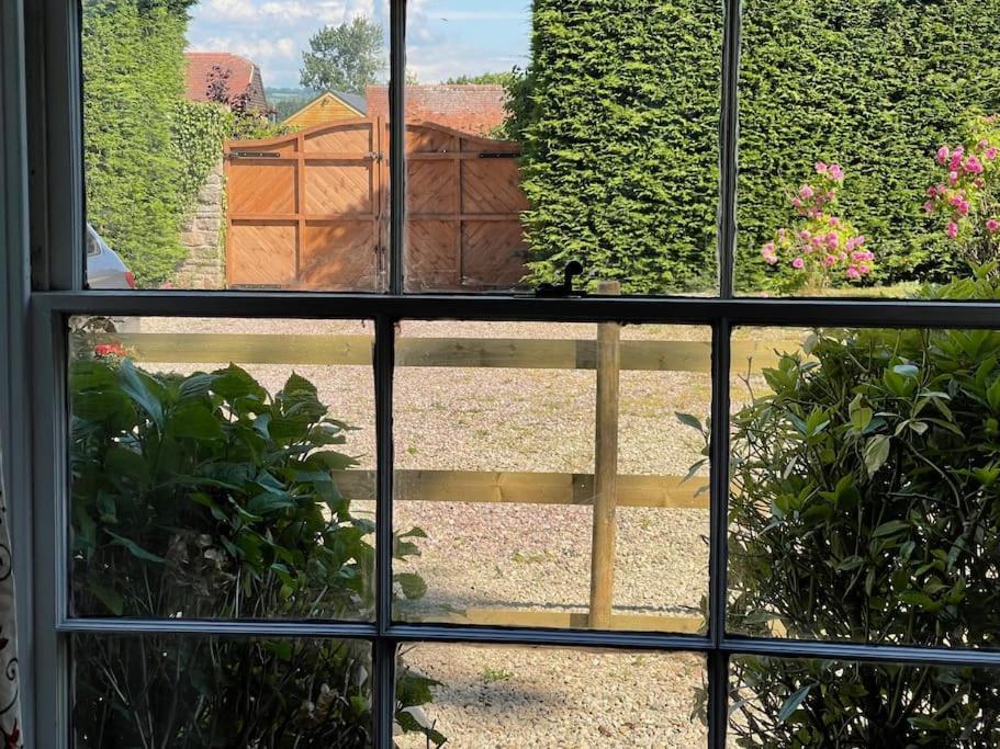 Stylish 2-Bed Cottage With Secure Parking Winforton Экстерьер фото
