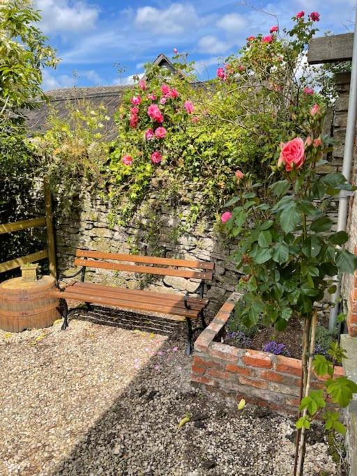 Stylish 2-Bed Cottage With Secure Parking Winforton Экстерьер фото