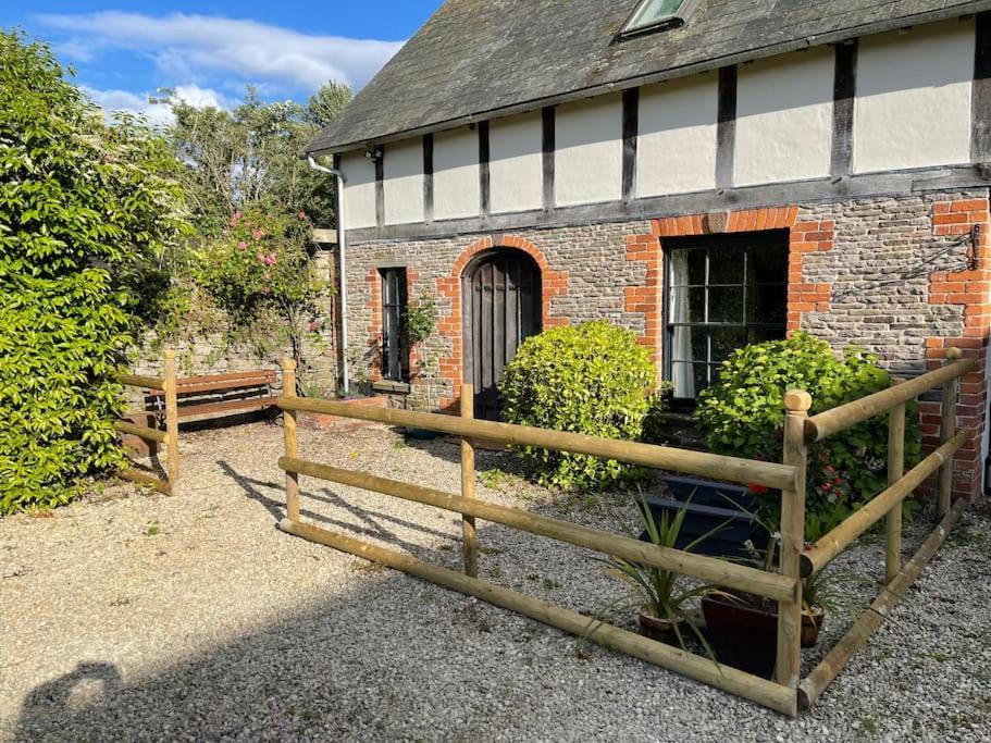 Stylish 2-Bed Cottage With Secure Parking Winforton Экстерьер фото