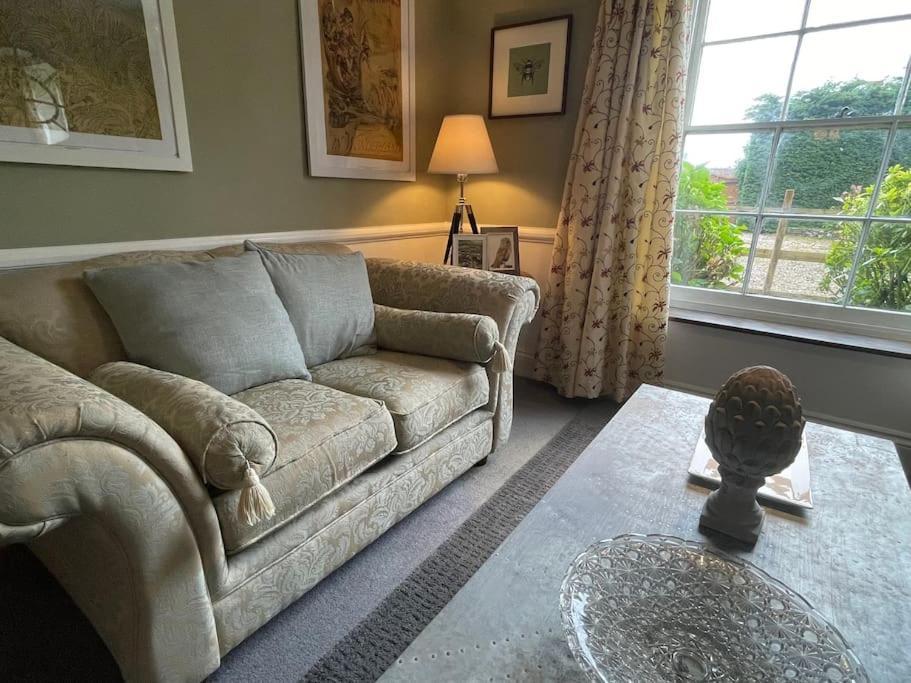 Stylish 2-Bed Cottage With Secure Parking Winforton Экстерьер фото
